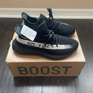 BRAND NEW Yeezy Boost 350 V2 Oreo edition
